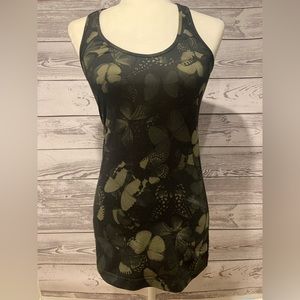 Lululemon active tank. Size 6. Bundle 3 or more items get free shipping.